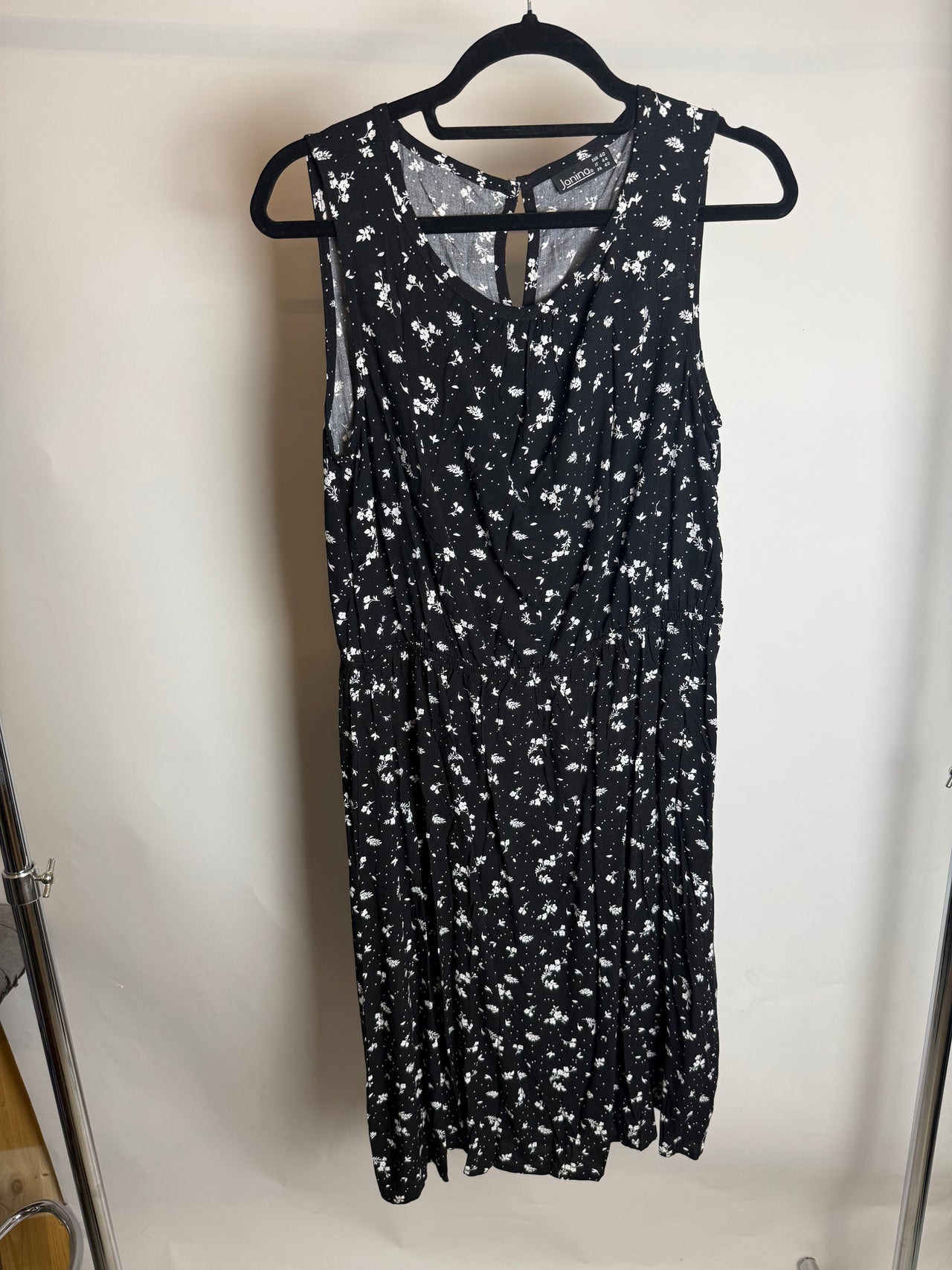 Robe courte à fleurs marine M/L braderie