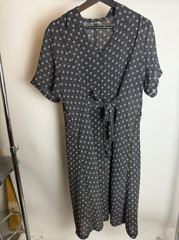 Robe fluide à pois noire et blanche M braderie