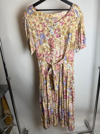 Robe midi à fleurs et boutons XL braderie