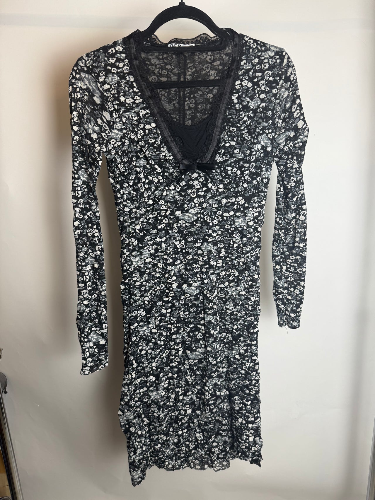 Robe élastique noire à fleurs M braderie