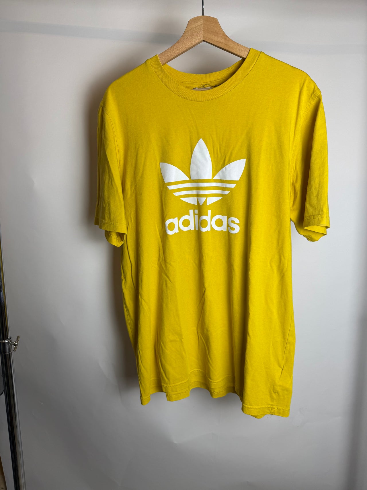 Tee shirt Adidas Jaune L braderie