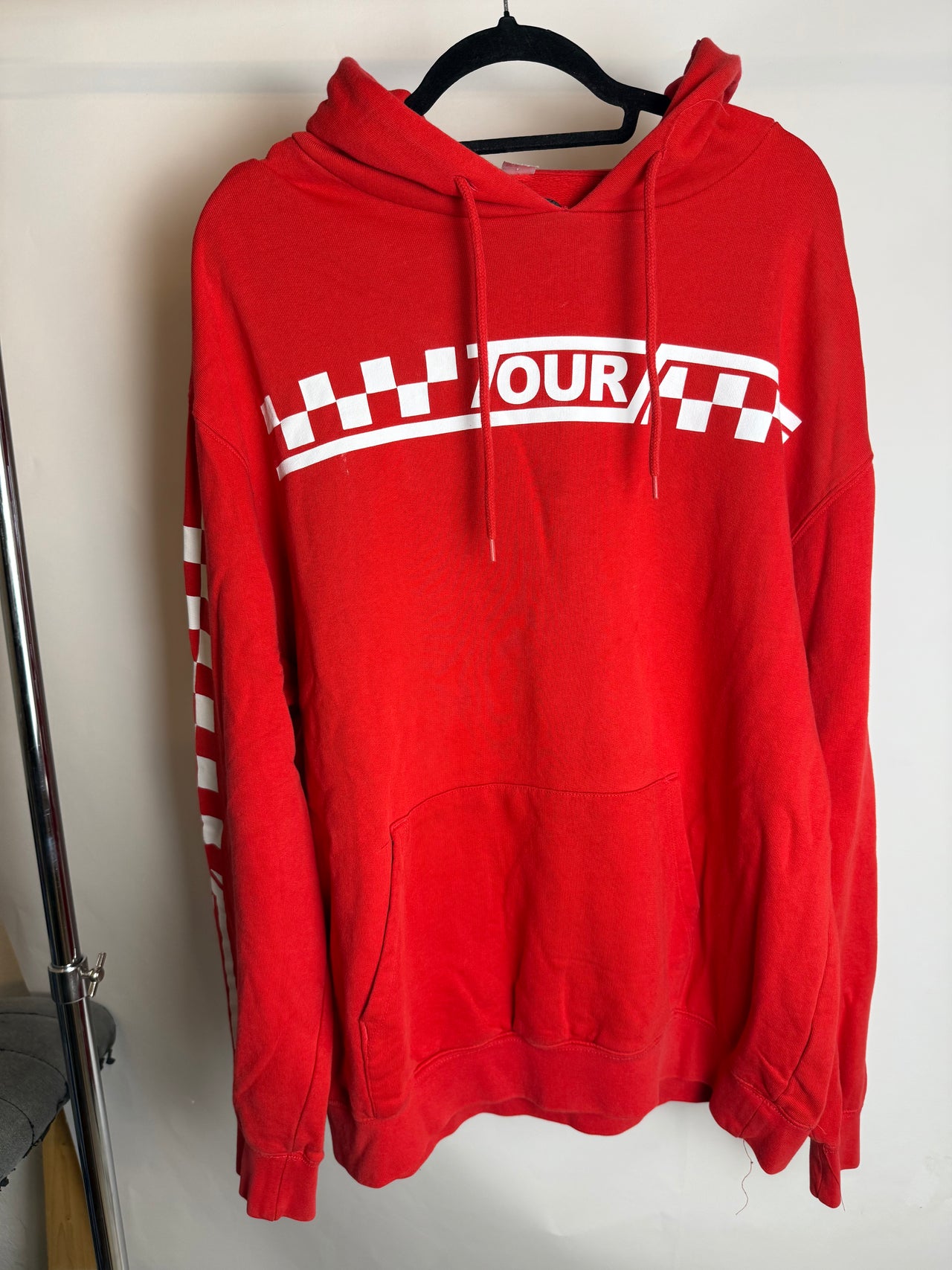 Sweat à capuche rouge XXL Bieber tour braderie