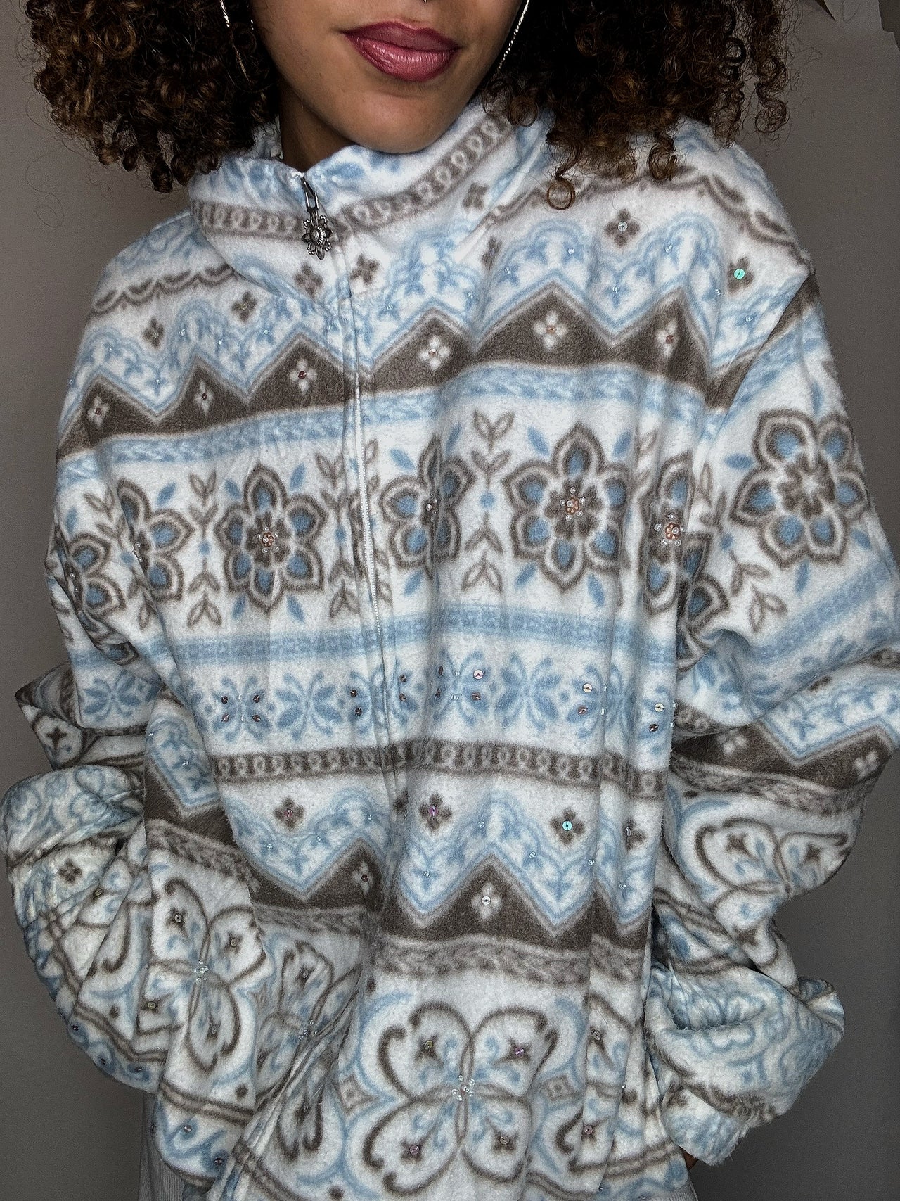 Polaire graphique blanche bleu et grise L vintage