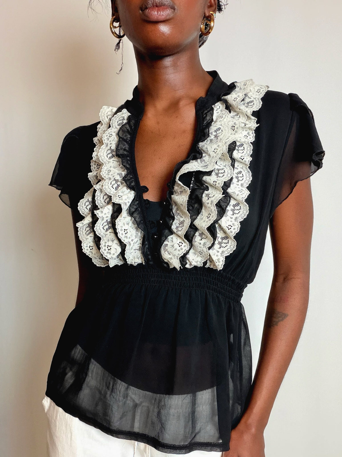 Top a volant noir et blanc S vintage