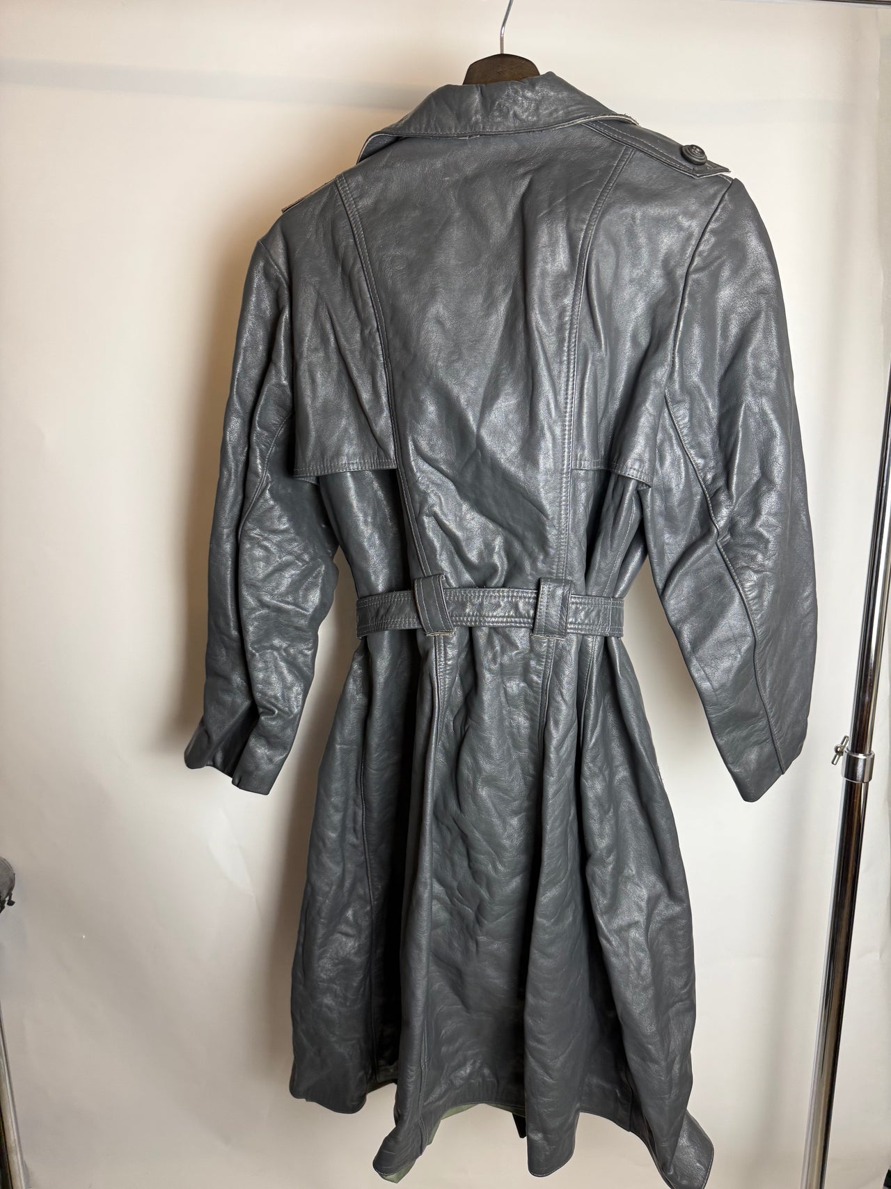 Trench en cuir rigide L/XL braderie