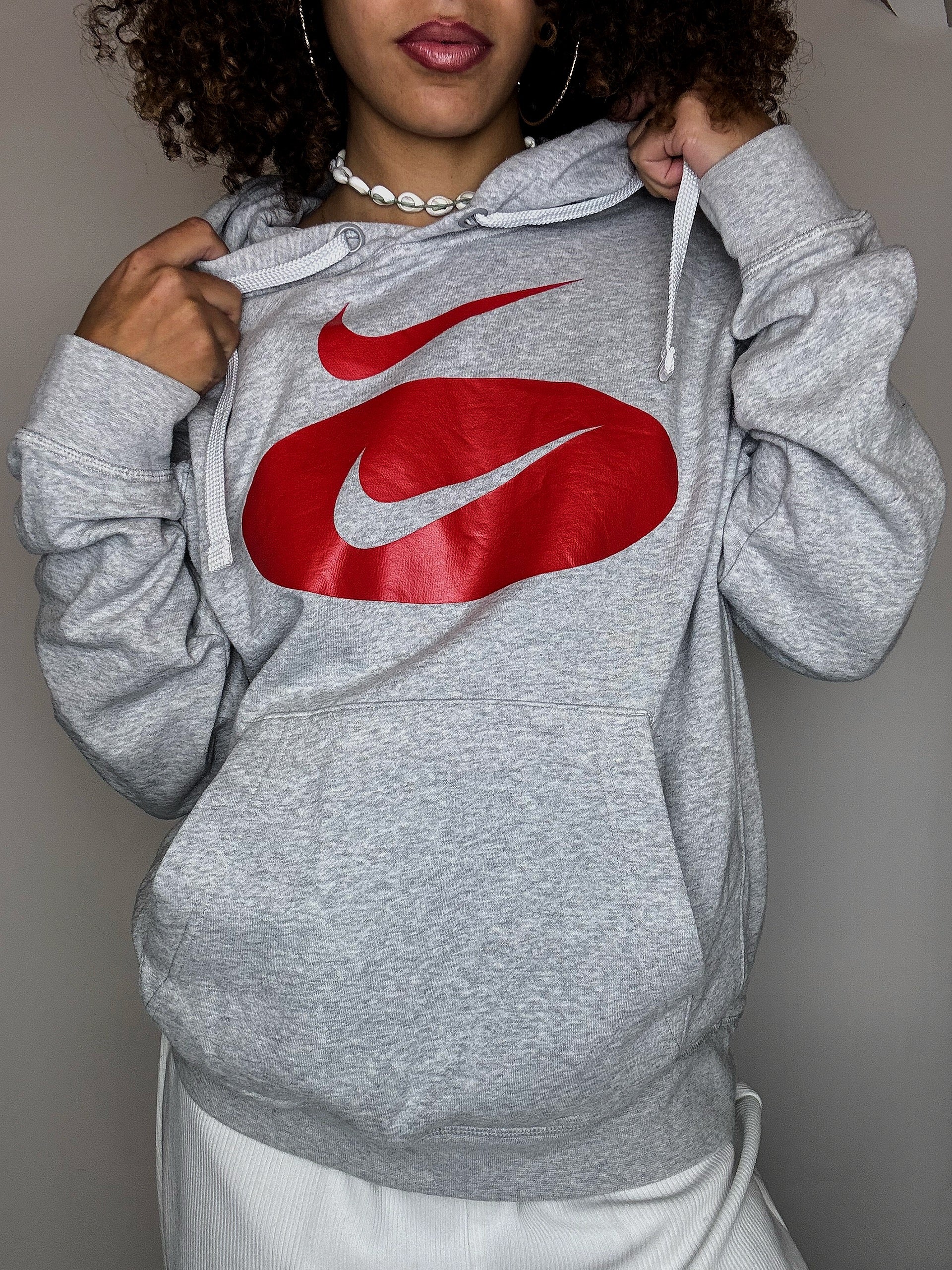 Sweat gris à capuche NIKE S vintage
