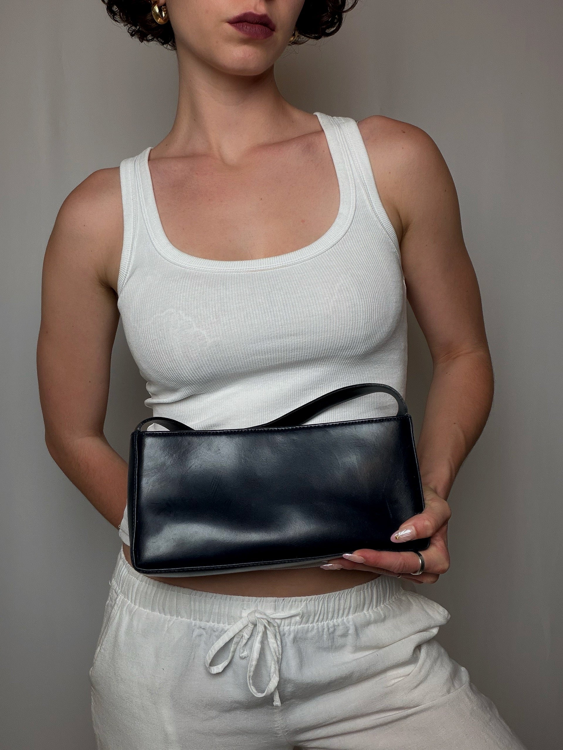 Petit sac noir baguette en cuir vintage