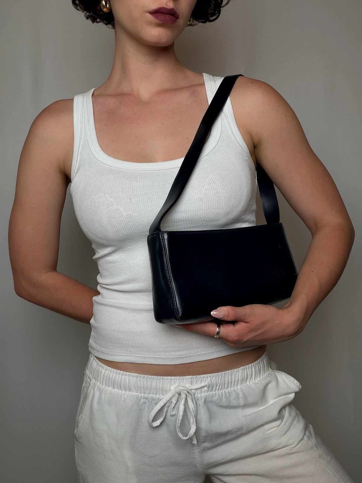 Petit sac noir baguette en cuir vintage