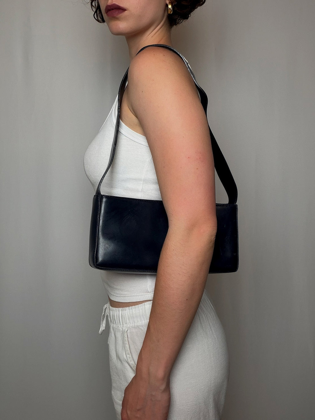 Petit sac noir baguette en cuir vintage