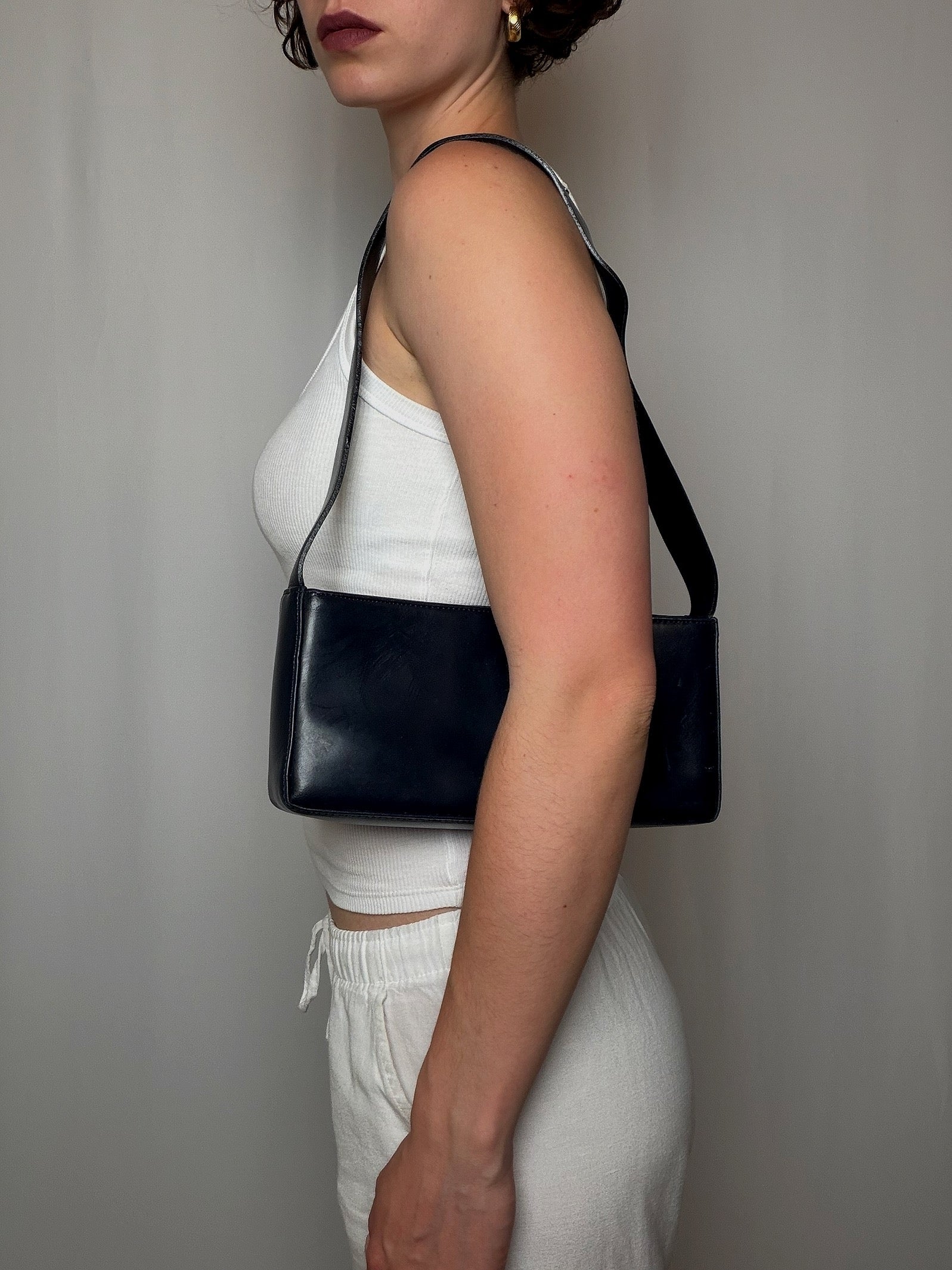 Petit sac noir baguette en cuir vintage