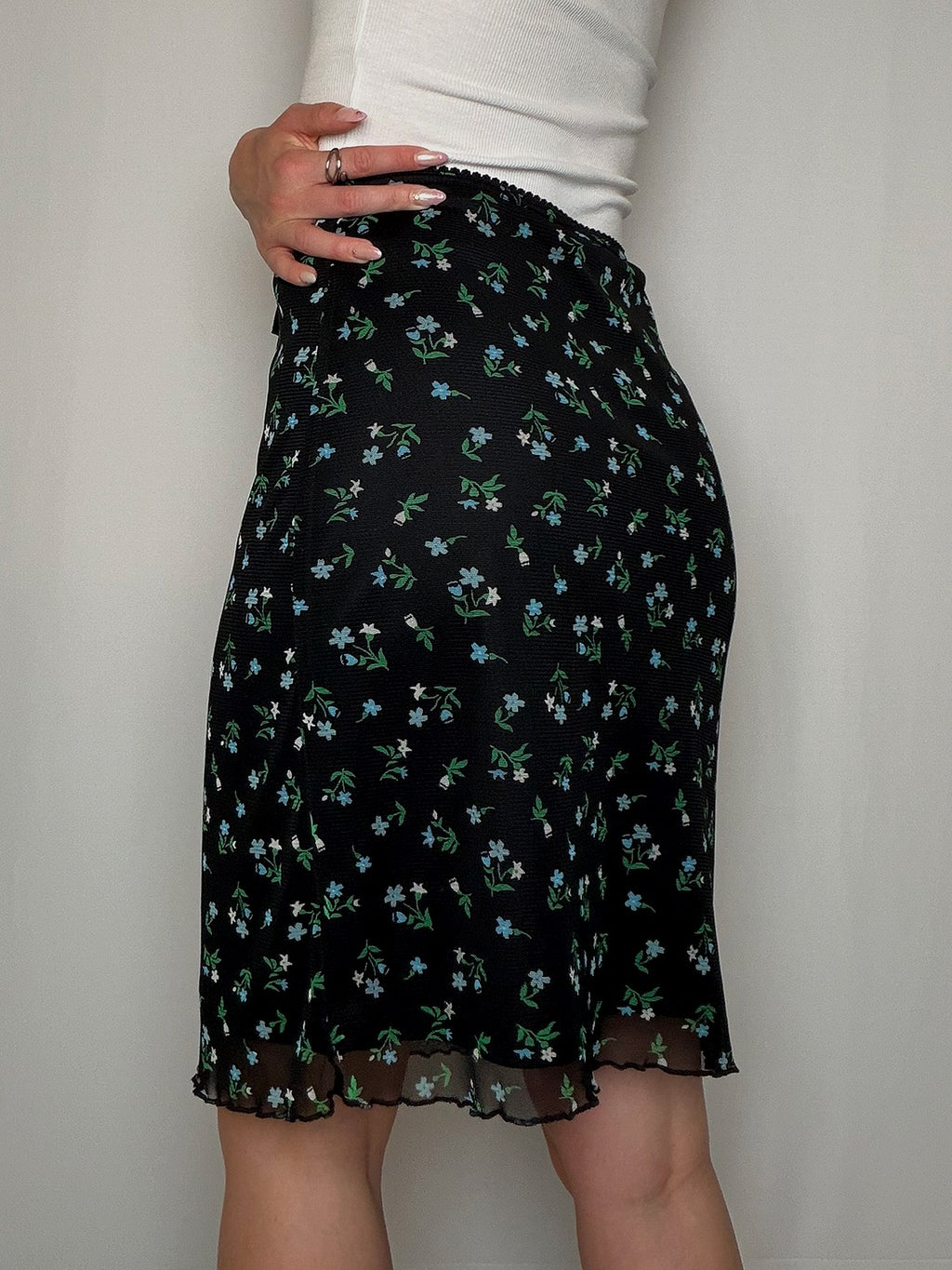Jupe en mesh noire avec fleurs M/L vintage