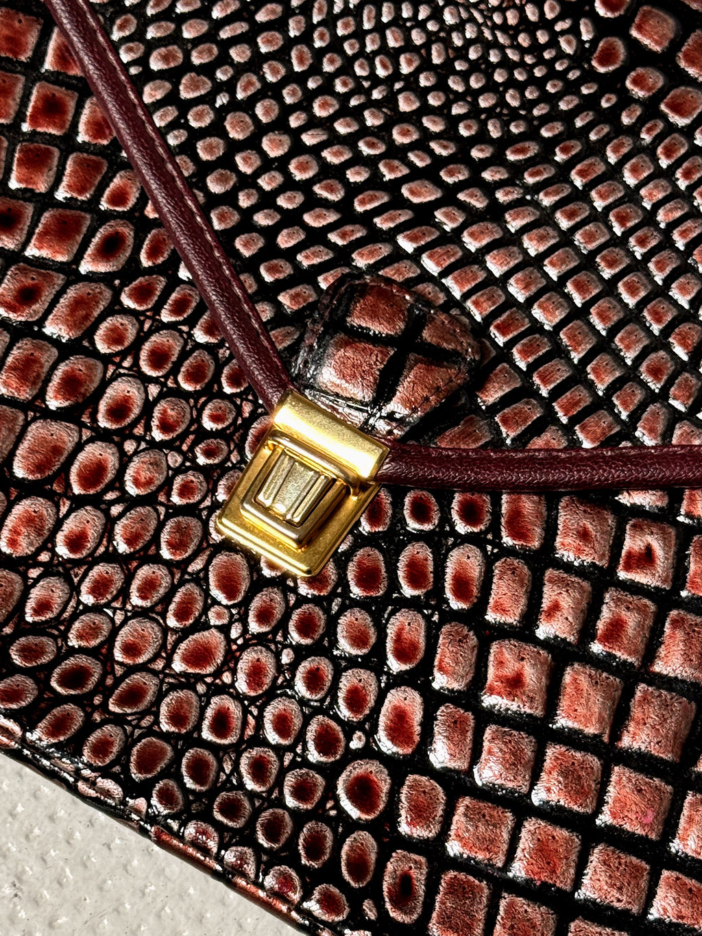 Vintage bordeauxfarbene Leder-Starrtasche