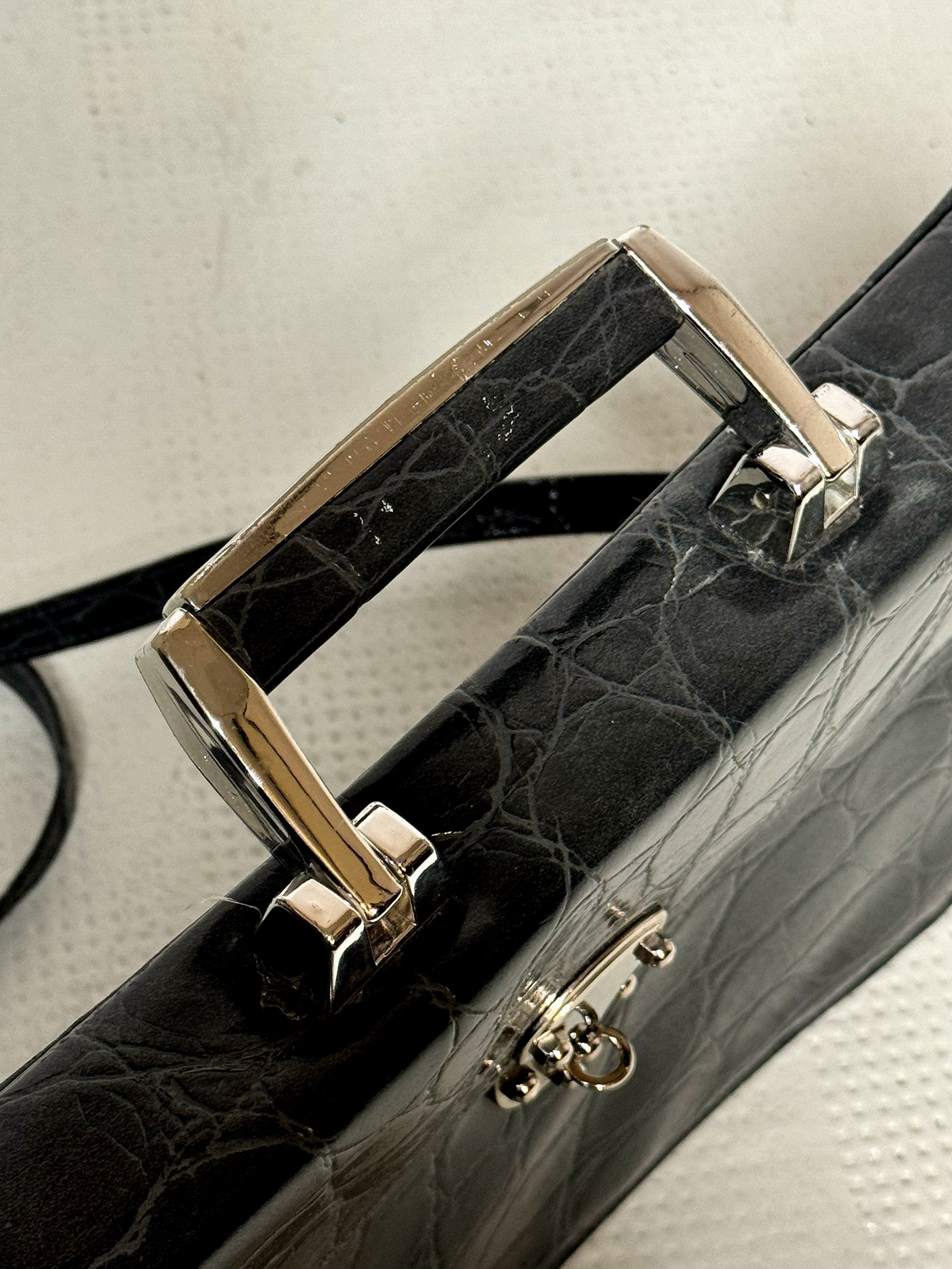 Sac en cuir rigide gris vintage