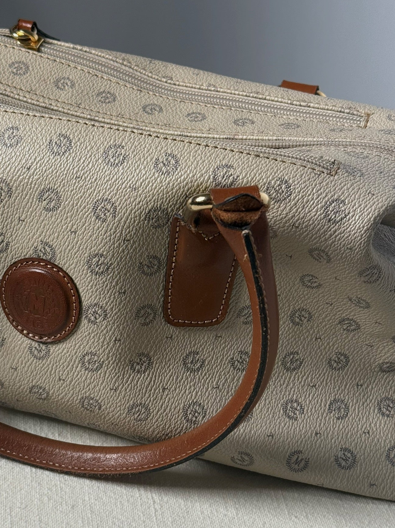 Sac à main en cuir imprimé crème vintage