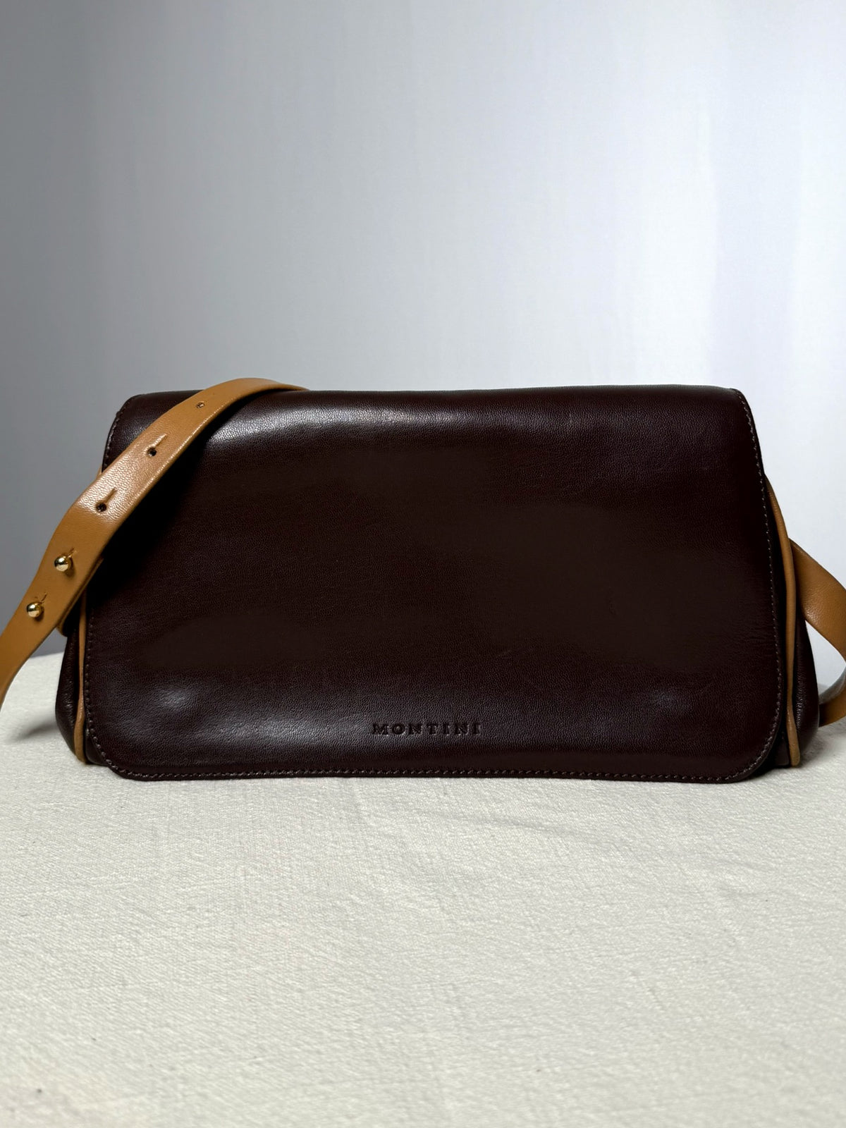 Vintage brown leather handbag