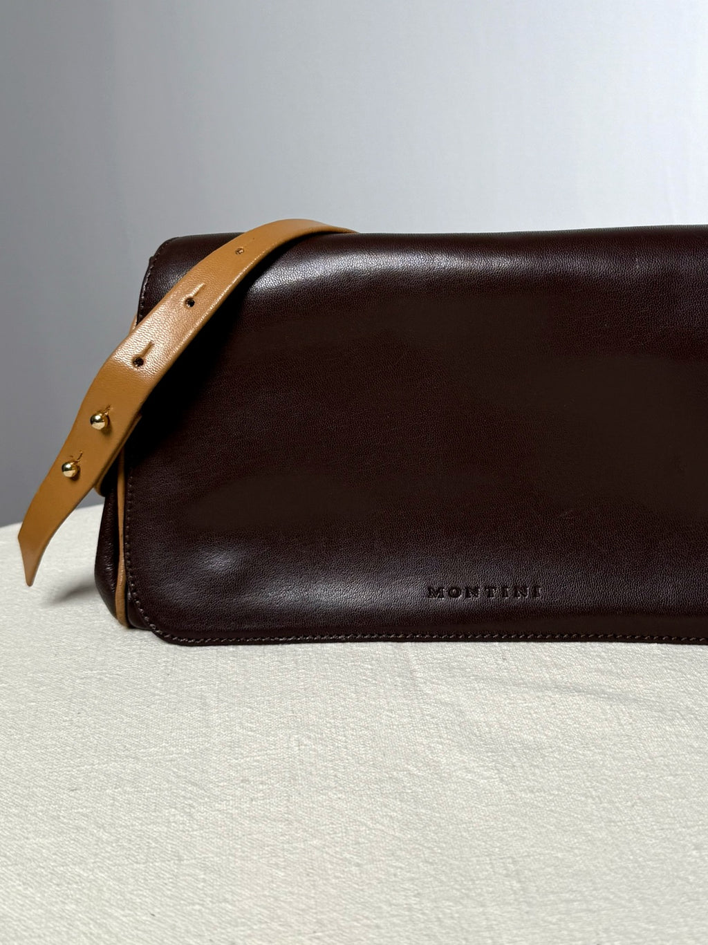Vintage brown leather handbag