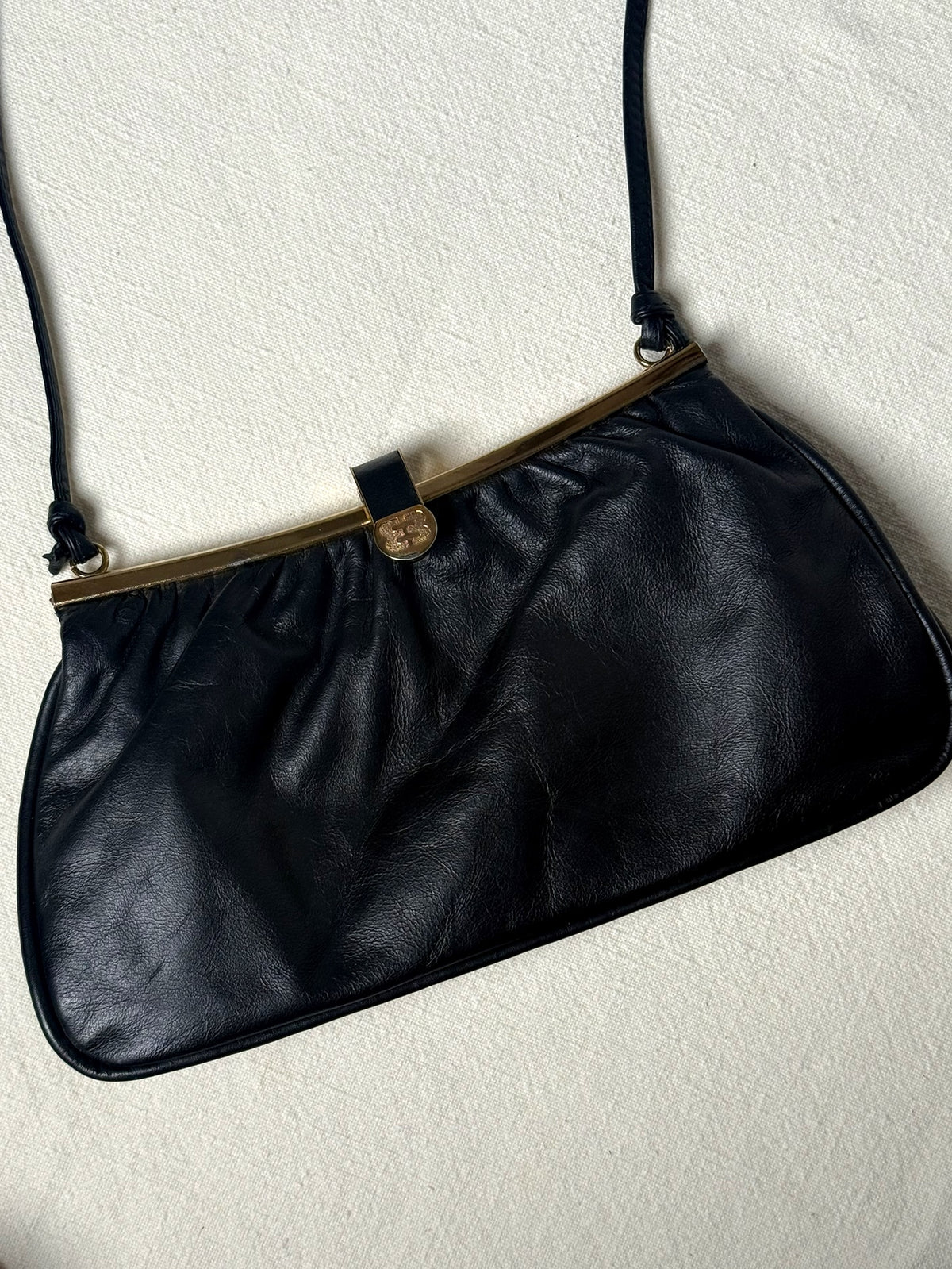 Schwarze Vintage-Lederumhängetasche
