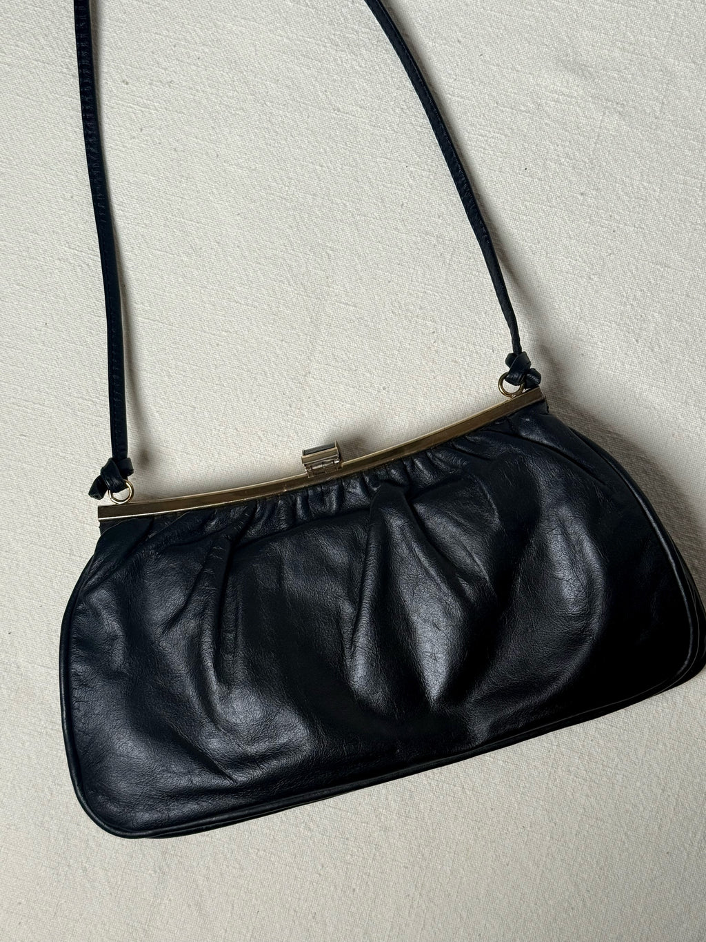 Schwarze Vintage-Lederumhängetasche