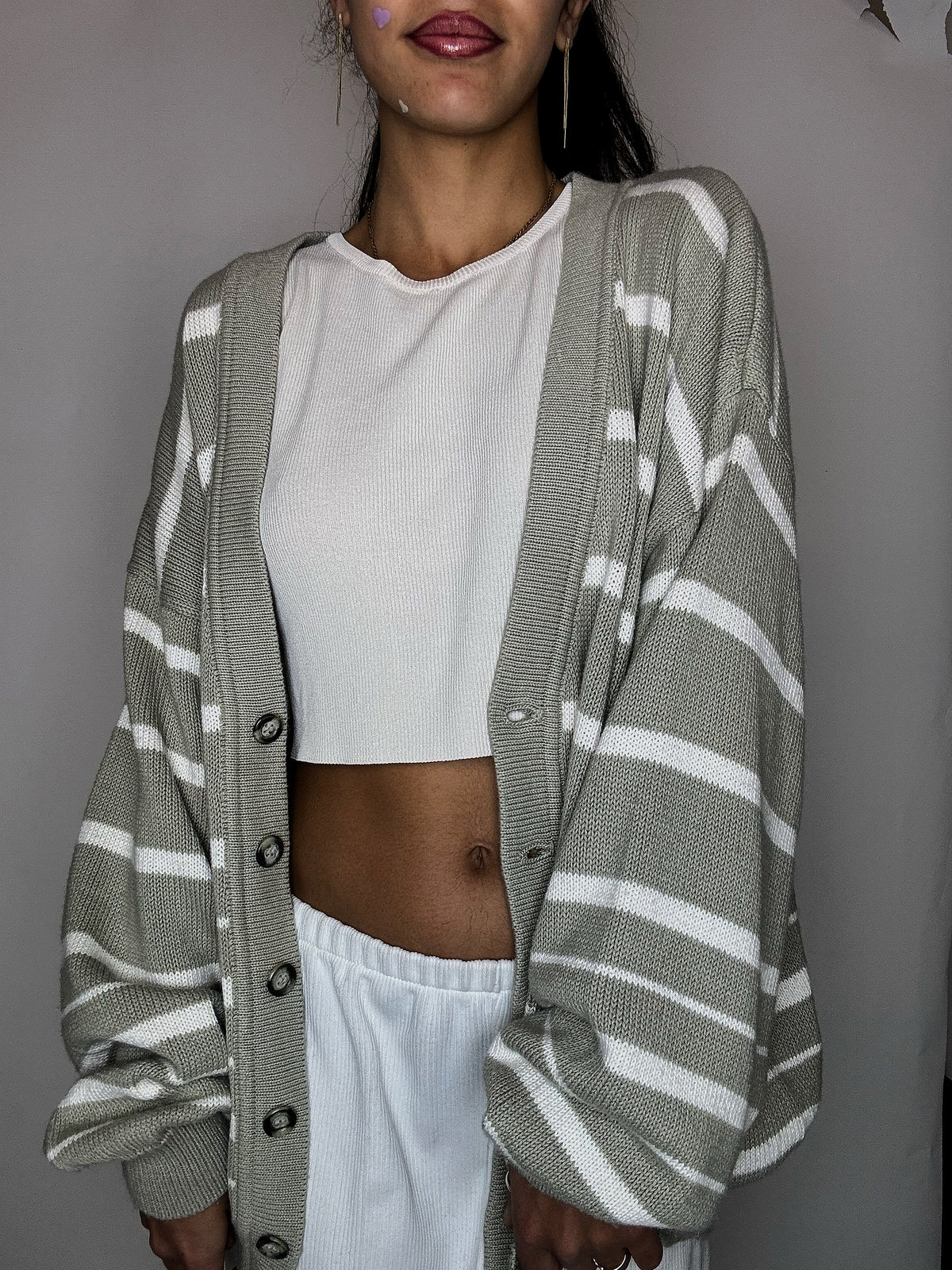 Vintage-Strickjacke mit salbei-weißen Streifen, Größe L/XL