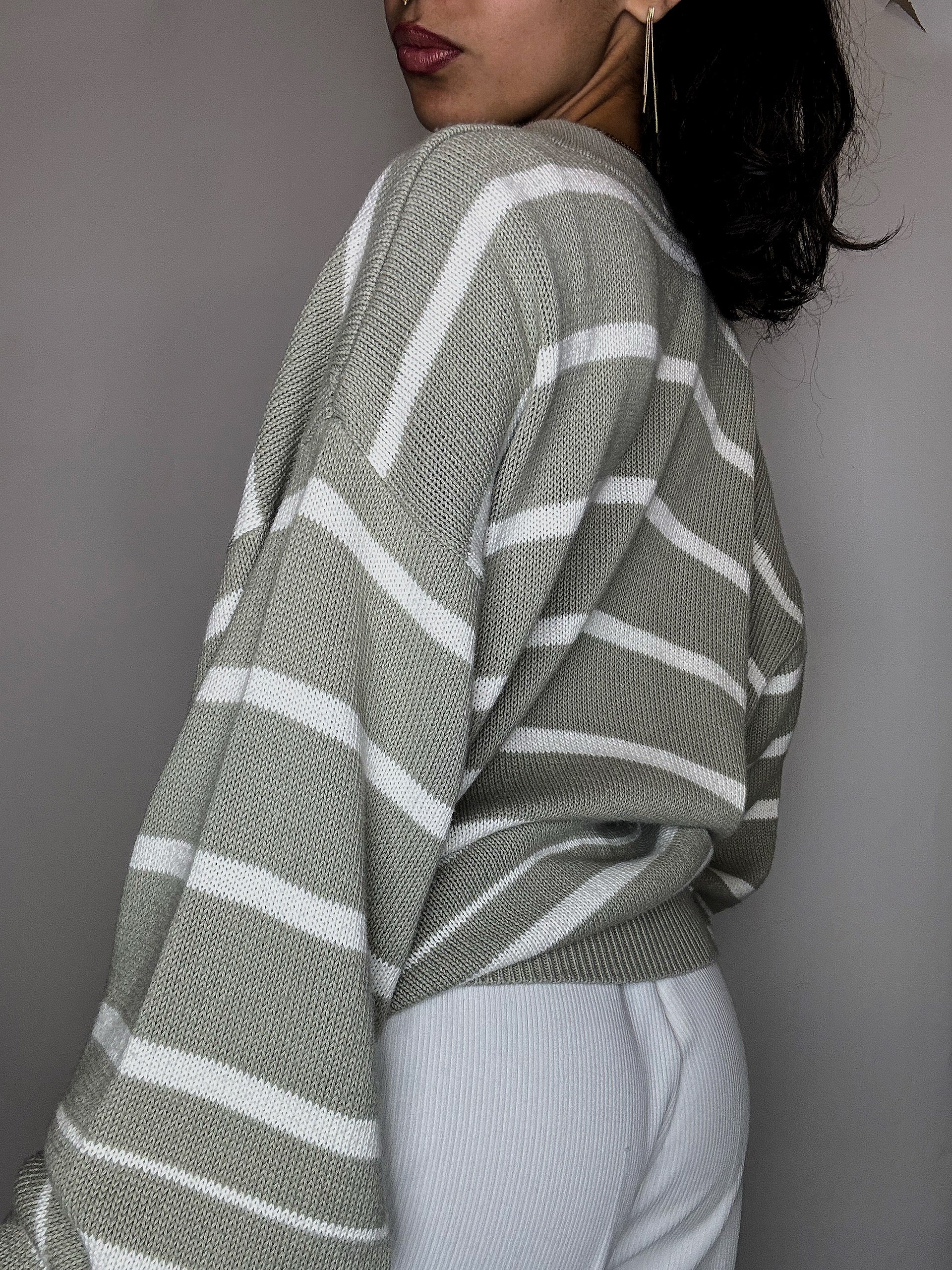 Vintage-Strickjacke mit salbei-weißen Streifen, Größe L/XL