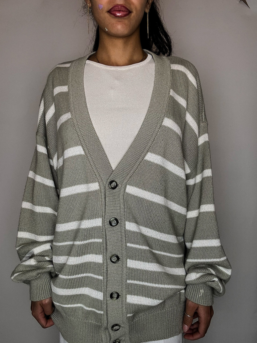 Vintage-Strickjacke mit salbei-weißen Streifen, Größe L/XL