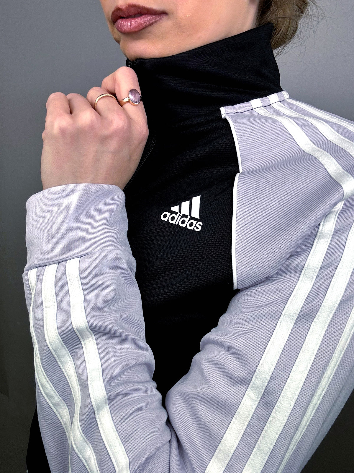 ADIDAS S/M Vintage Schwarze und lila Nylonjacke