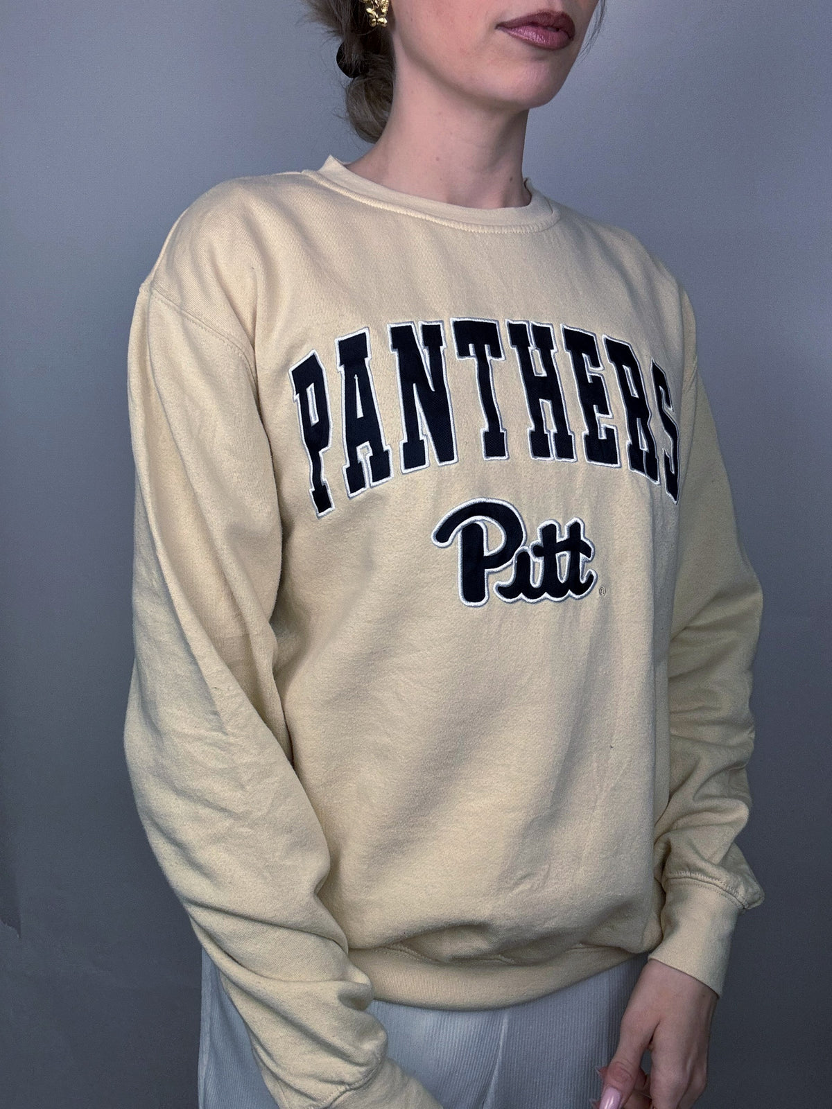 Vintage M pale yellow crew neck sweatshirt