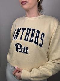 Vintage M pale yellow crew neck sweatshirt