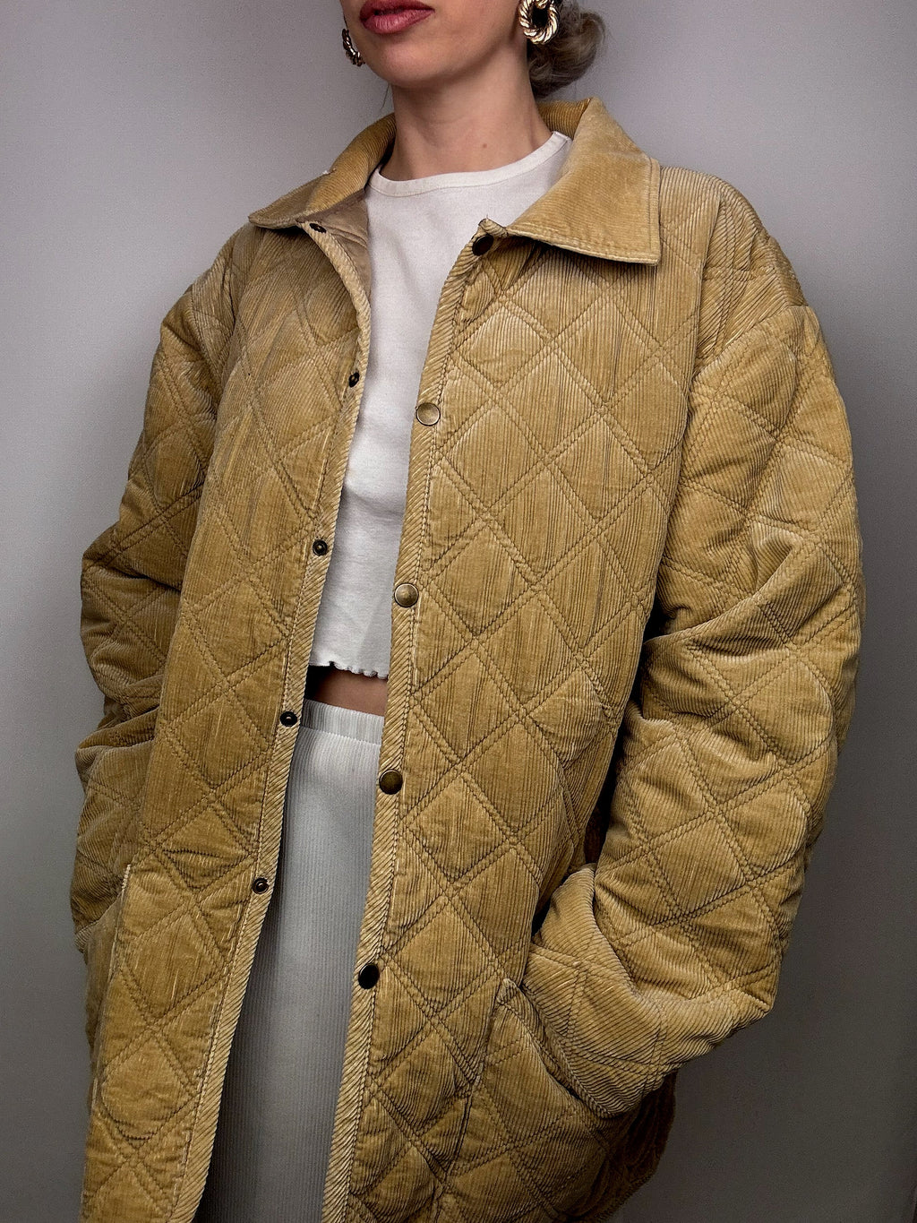 Beige Vintage-Steppjacke aus Cord