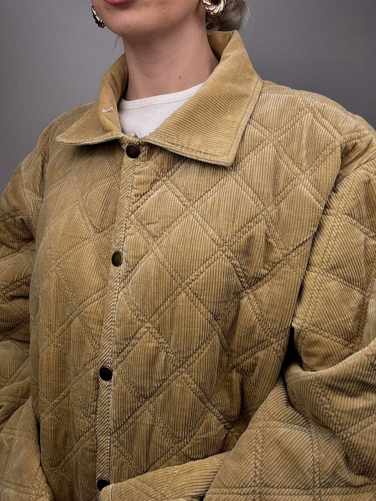Beige Vintage-Steppjacke aus Cord
