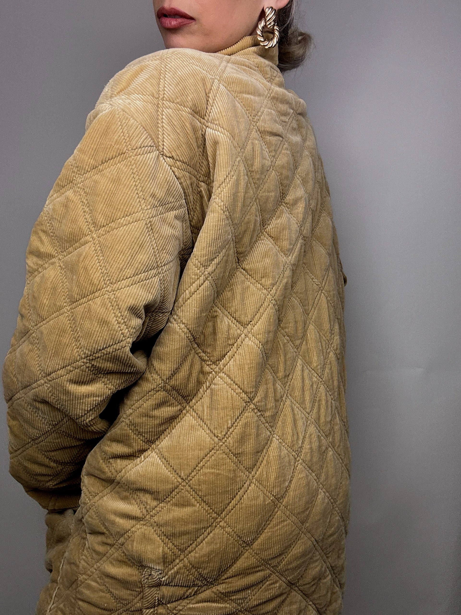 Beige Vintage-Steppjacke aus Cord