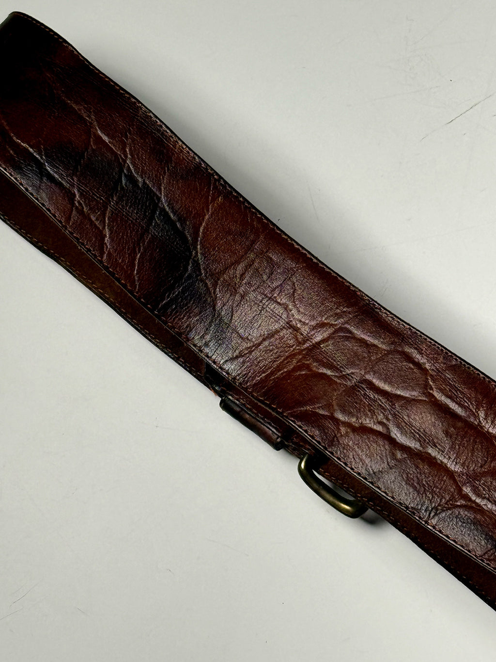 Ceinture en cuir embossé brun vintage