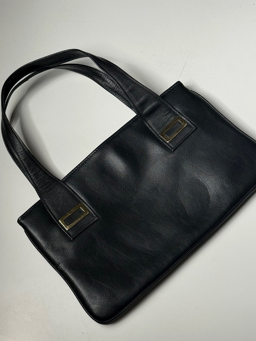 Sac a main en cuir noir vintage