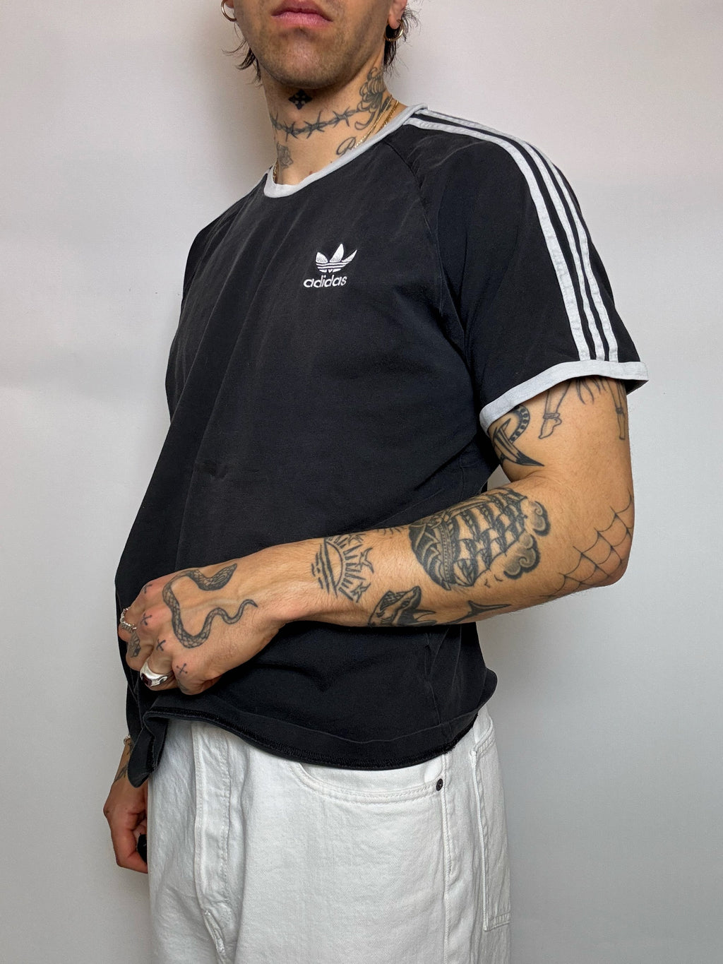 ADIDAS S Vintage schwarzes T-Shirt