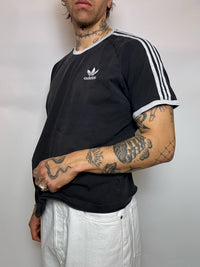 ADIDAS S Vintage schwarzes T-Shirt