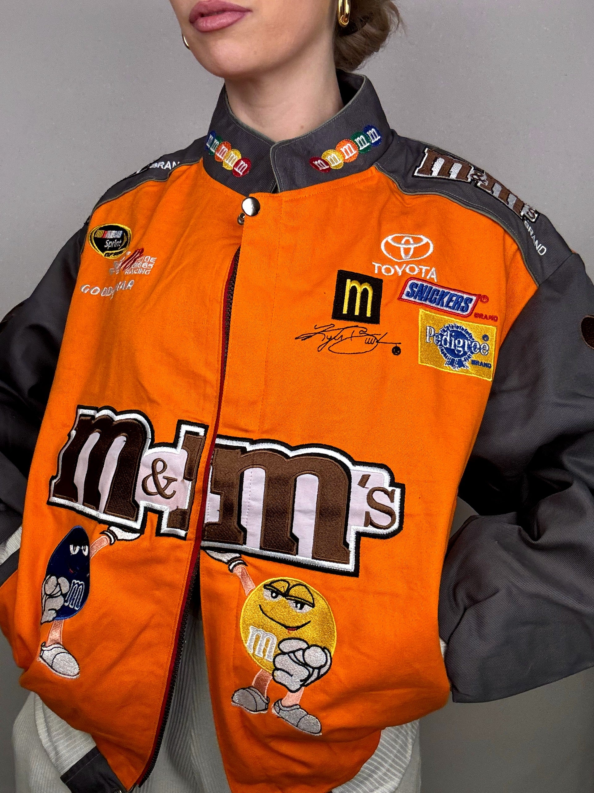 JH DESIGN x NASCAR M&amp;M's L orangefarbene Kollektionsjacke