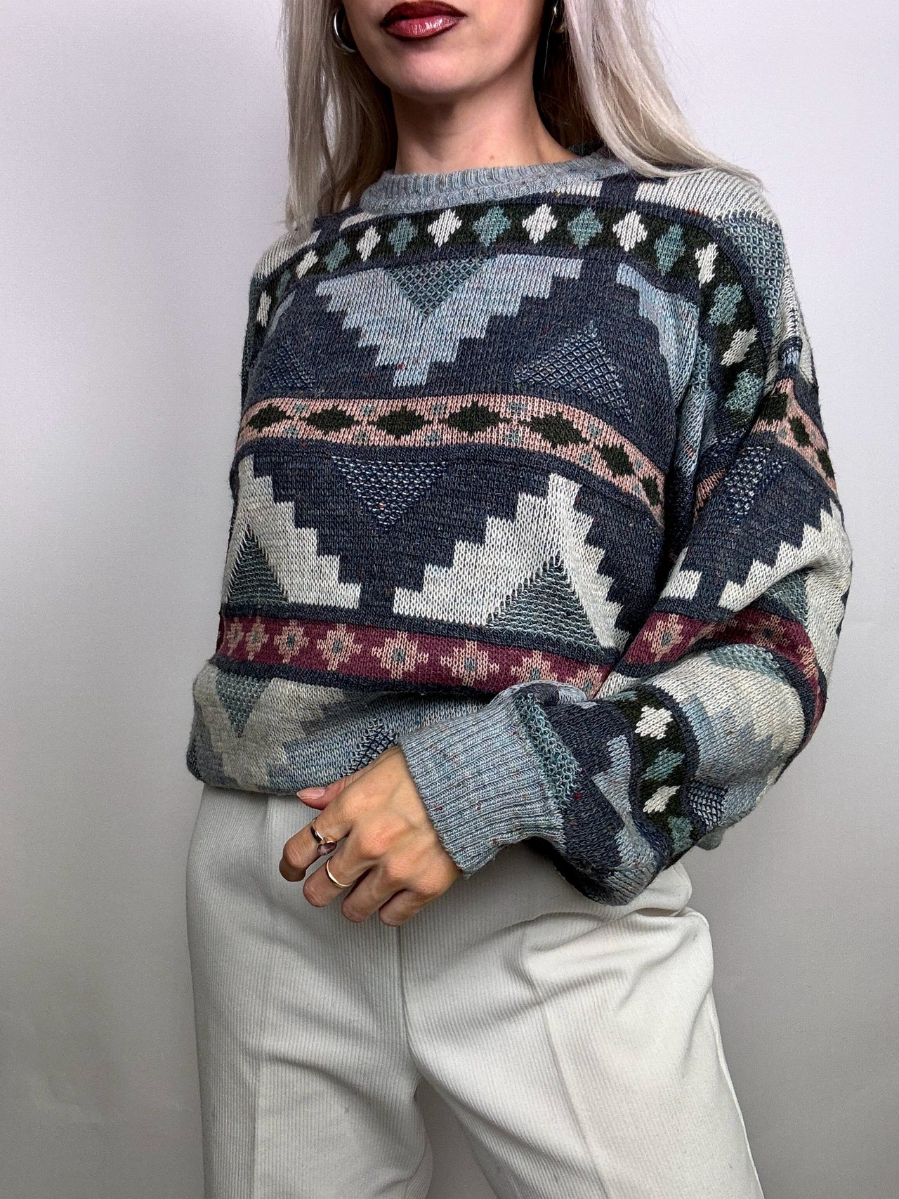 Pull bleu à motifs en maille vintage