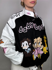 Schwarze Jacke aus der JH DESIGN x BABYBOOP L-Kollektion