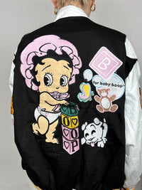 Schwarze Jacke aus der JH DESIGN x BABYBOOP L-Kollektion