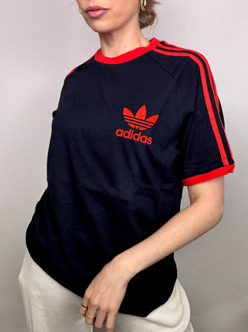 ADIDAS L vintage navy t-shirt