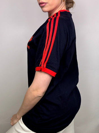 ADIDAS L vintage navy t-shirt