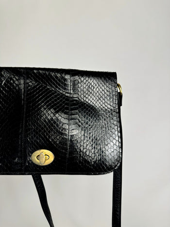 Sac en cuir noir à bandoulière effet python vintage