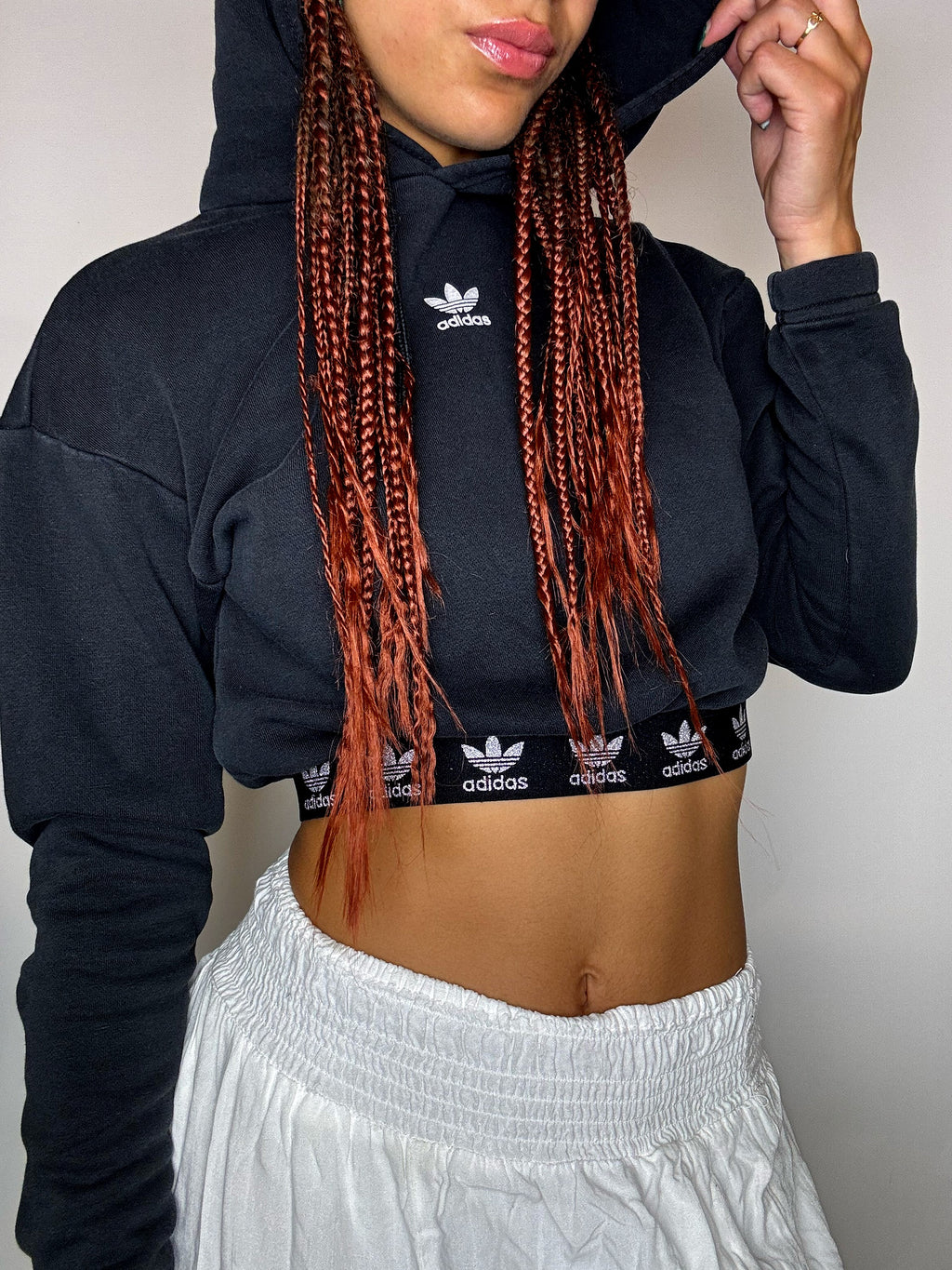 ADIDAS black cropped sweatshirt XS vintage