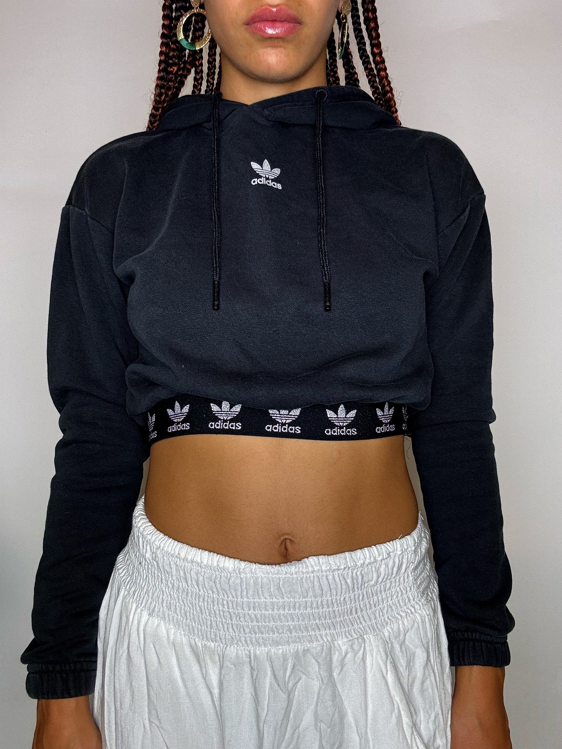 ADIDAS black cropped sweatshirt XS vintage