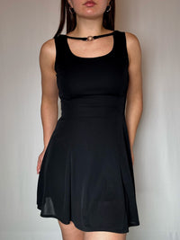 Robe courte noire avec bijou M vintage