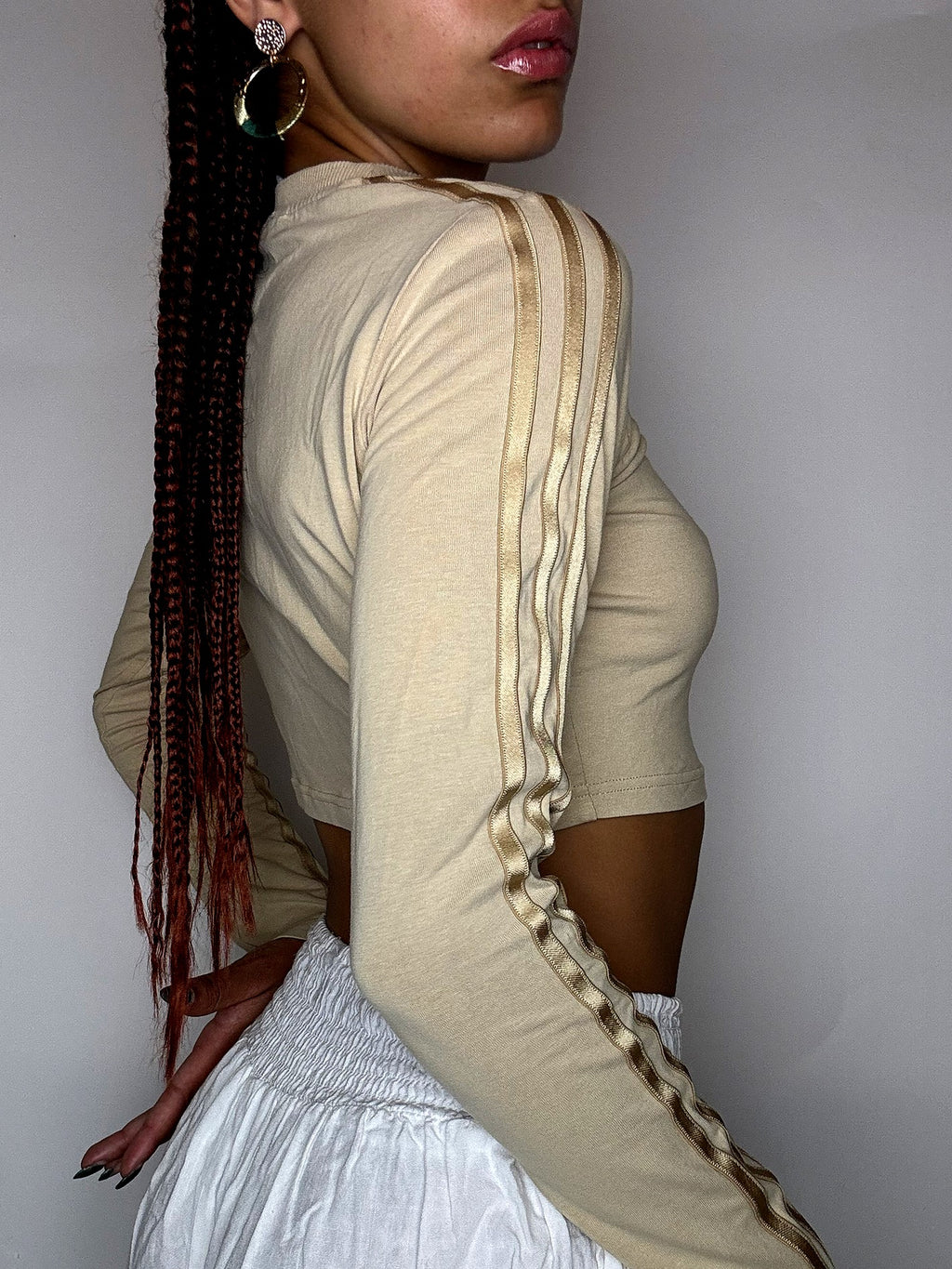 ADIDAS M vintage beige long-sleeved crop top