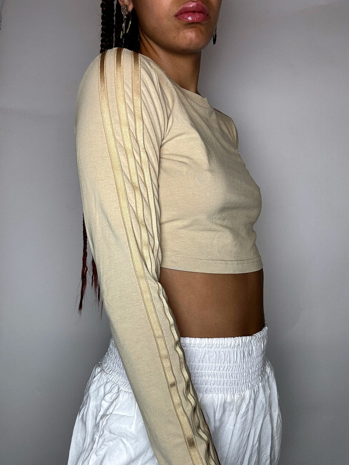 ADIDAS M vintage beige long-sleeved crop top