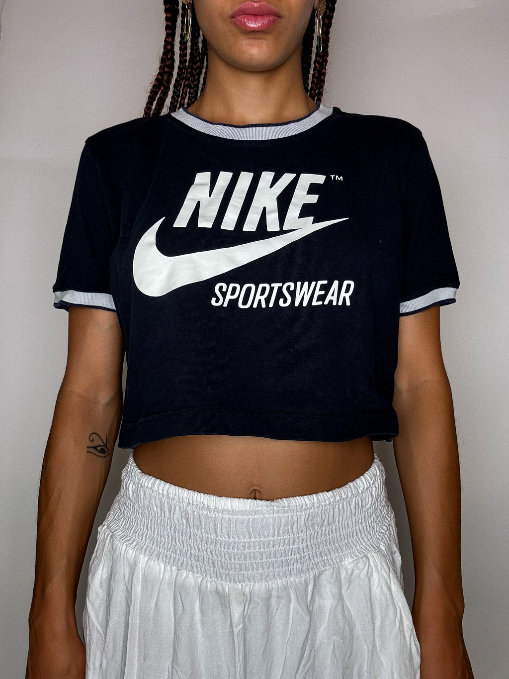 Black NIKE M vintage crop top