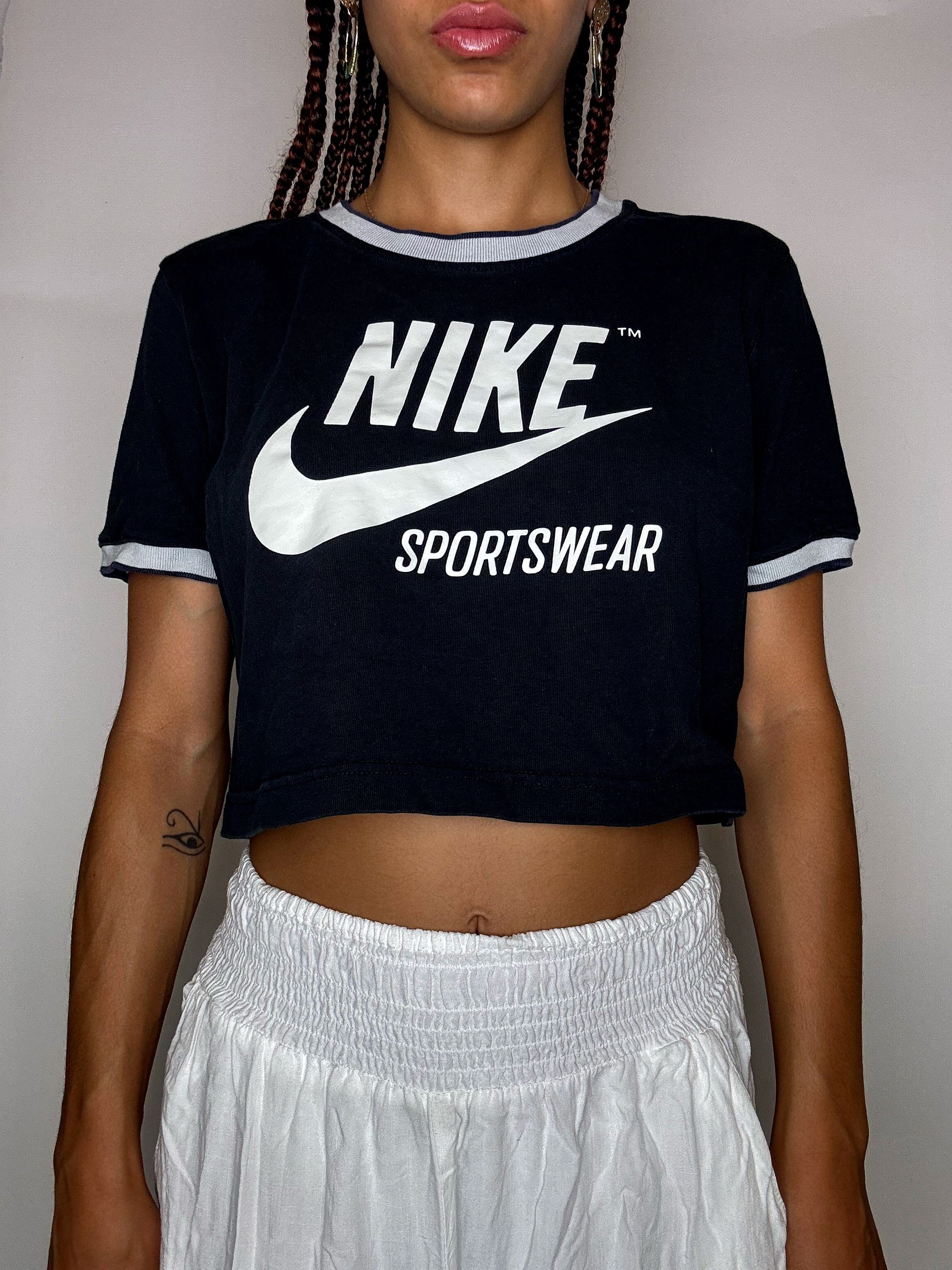 Black NIKE M vintage crop top