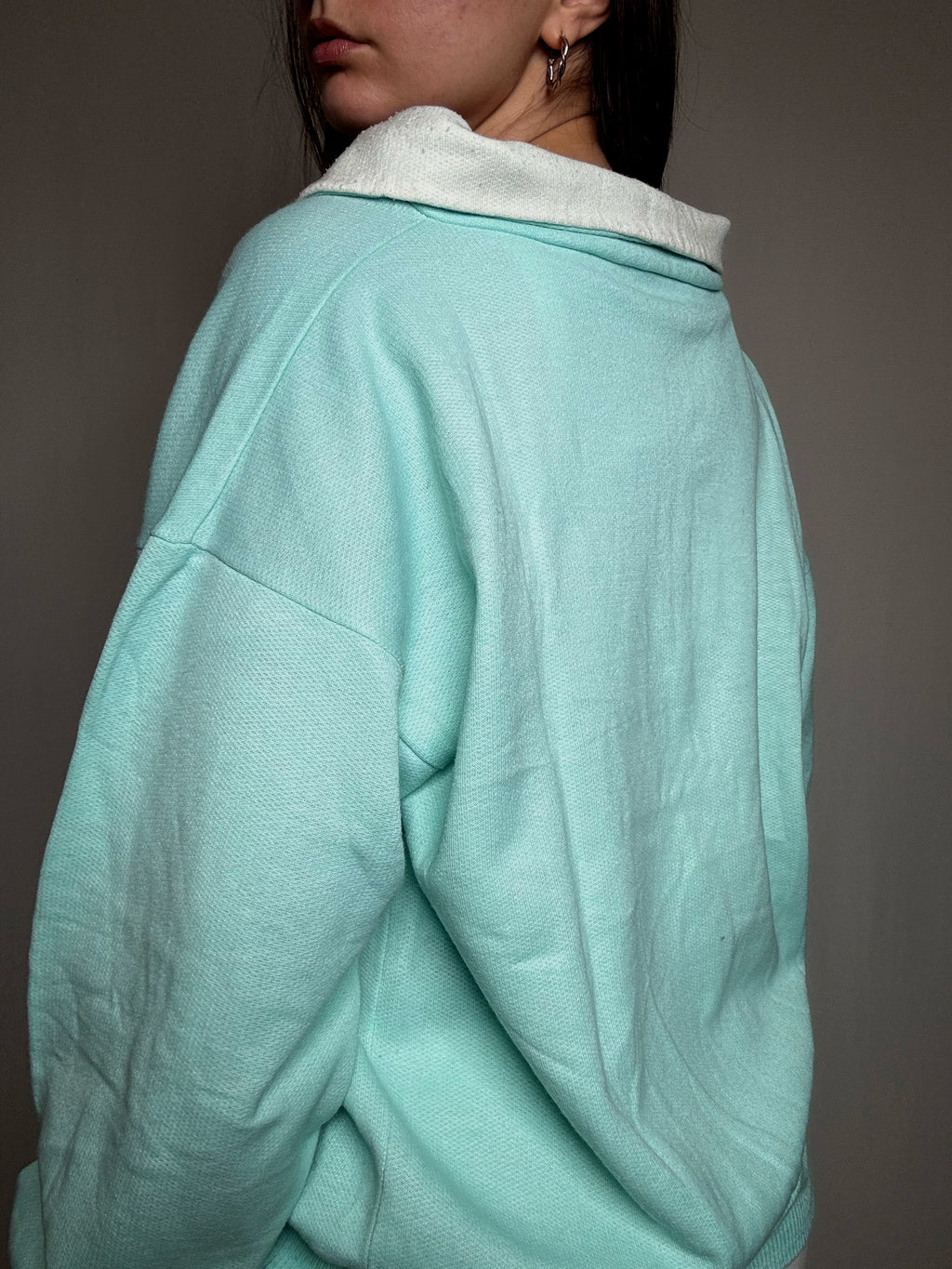 Sweat turquoise à détails L vintage